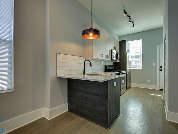 1317 W. Erie St. #3R ; Kitchen