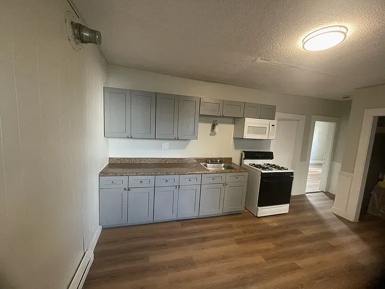 328 Cedar St #1R — Photo 2