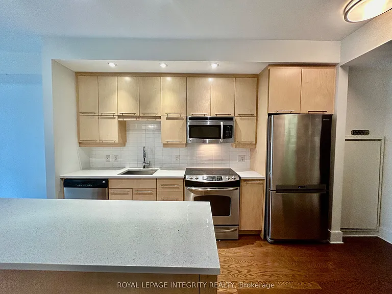 101 Richmond Rd #420 — Photo 8