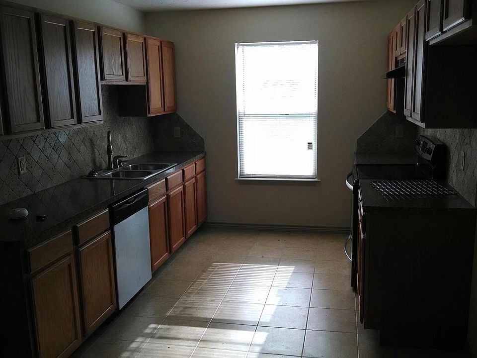2nd image of 356 Oak Dr #3