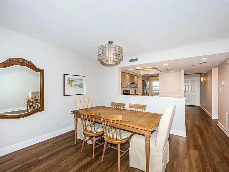 5400 Park St N #Penthouse 10 — Photo 3