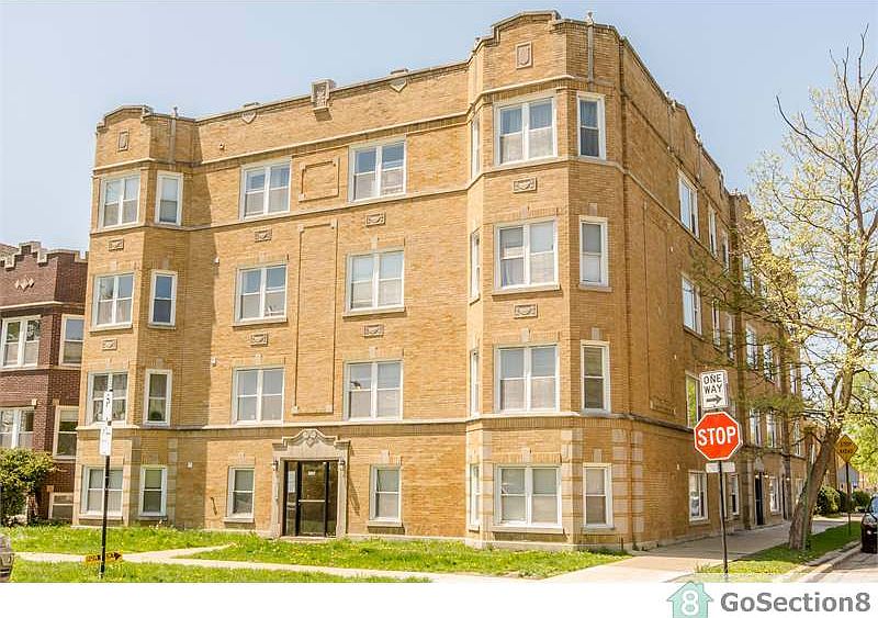 1st image of 6156 N Oakley Ave APT 1