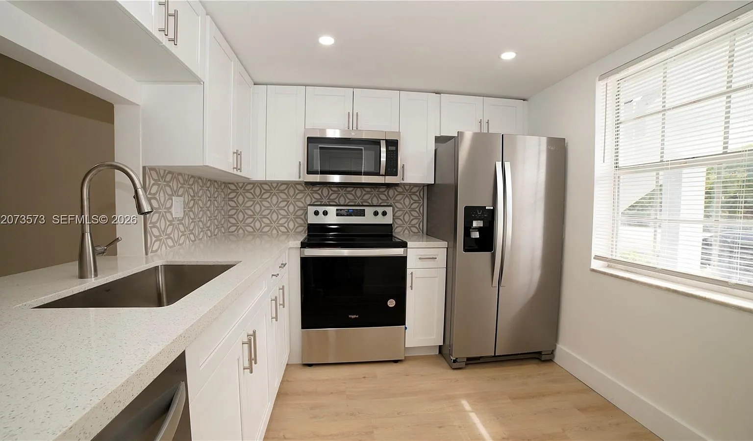 Crystal Greens Condo — Photo 1