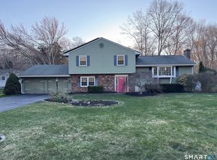 15 Brookfield Dr, East Lyme, CT 06333
