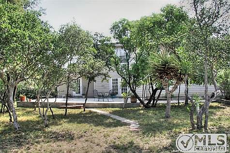 3rd image of 425 Oak Meadow Ln