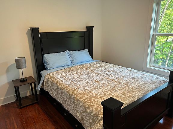 4th image of 10 Brock Dr
