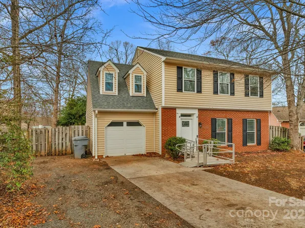 6109 Tartan Green Ct, Charlotte, NC 28227