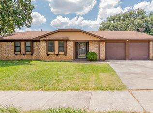 712 Spring Lake Dr, Bedford, TX 76021