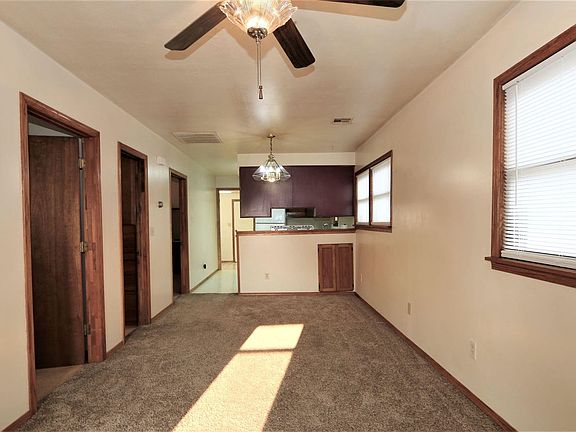 2nd image of 801 N Oak St
