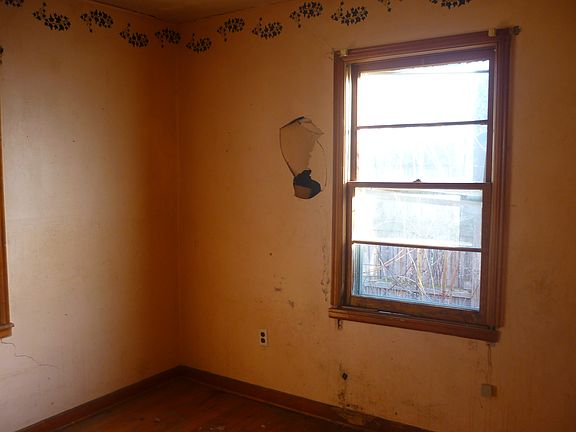 4th image of 1346 Forest Ave