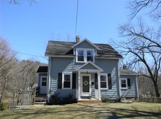 40 Longwood Rd, Reading, MA 01867