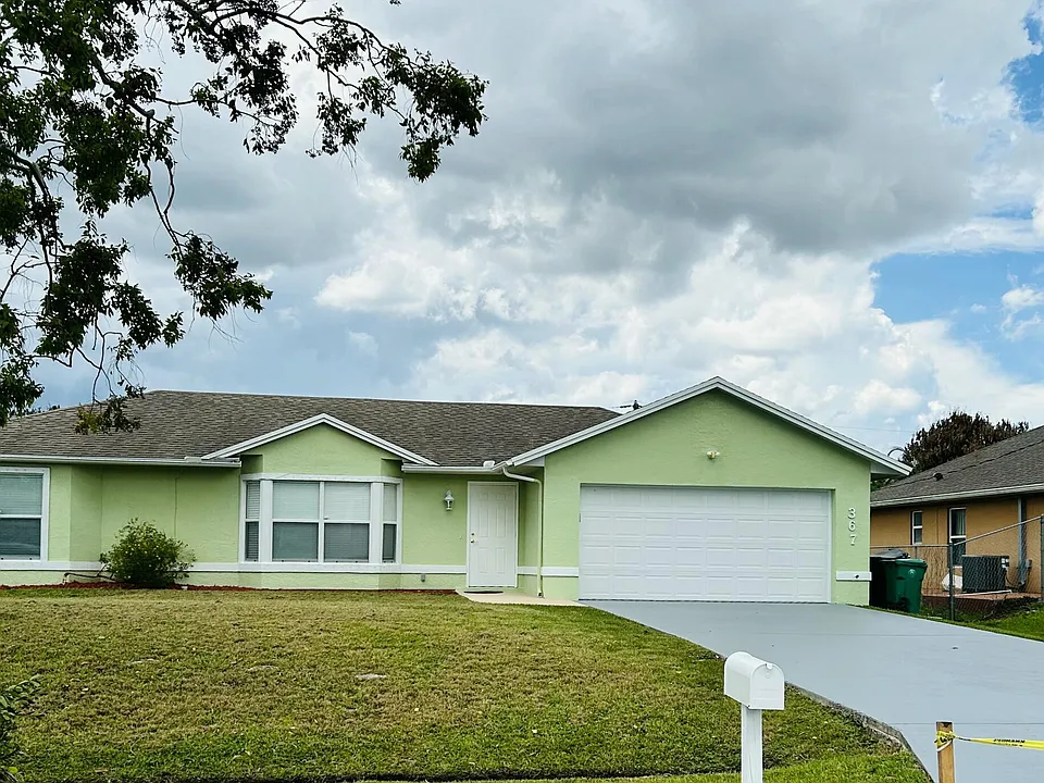 367 SW Donna Ter