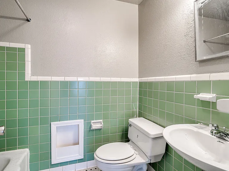 The Vintage Apartments — Photo 25