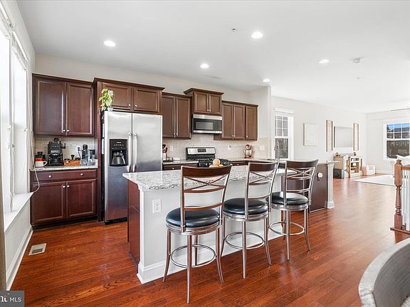 3rd image of 4668 Cambria Rd