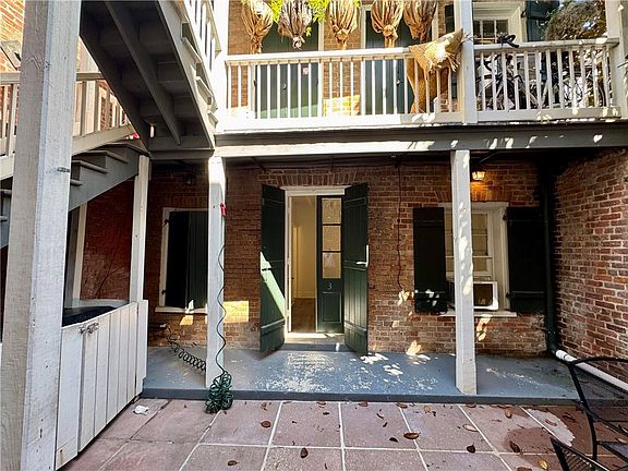 4th image of 807 Bourbon St