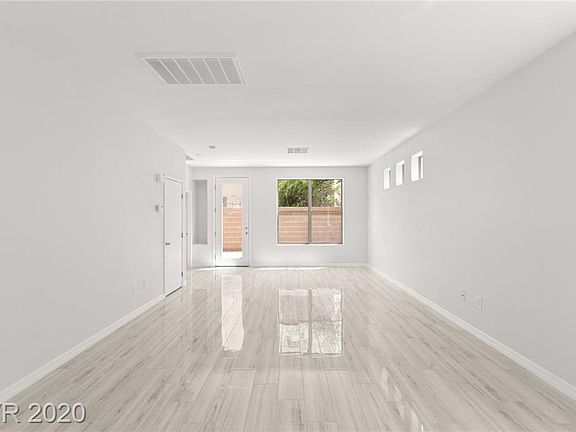 4th image of 9673 Villa La Mora Ave