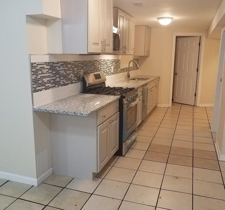 Kitchen 001