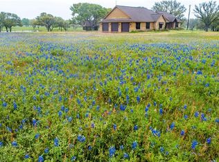 7 Kaiser Rd, Yoakum, TX 77995