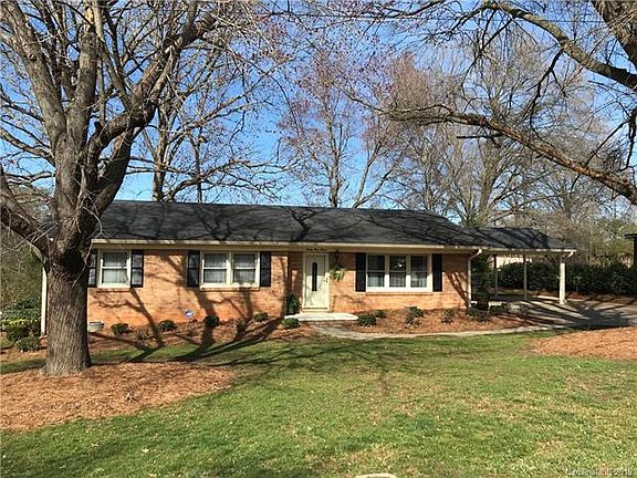 2nd image of 2312 Hedgewood Cir