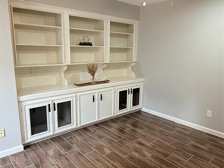 7846 Bankside Dr — Photo 22
