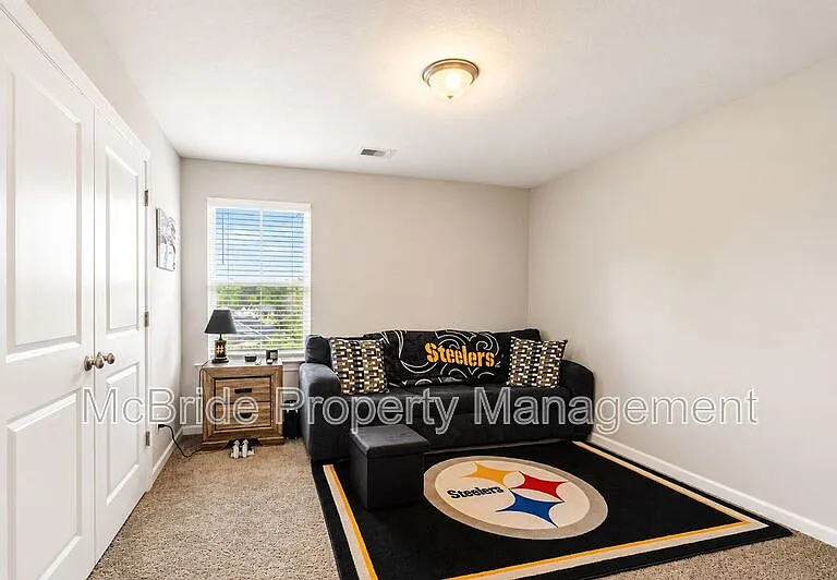 560 Hampton Dr — Photo 18