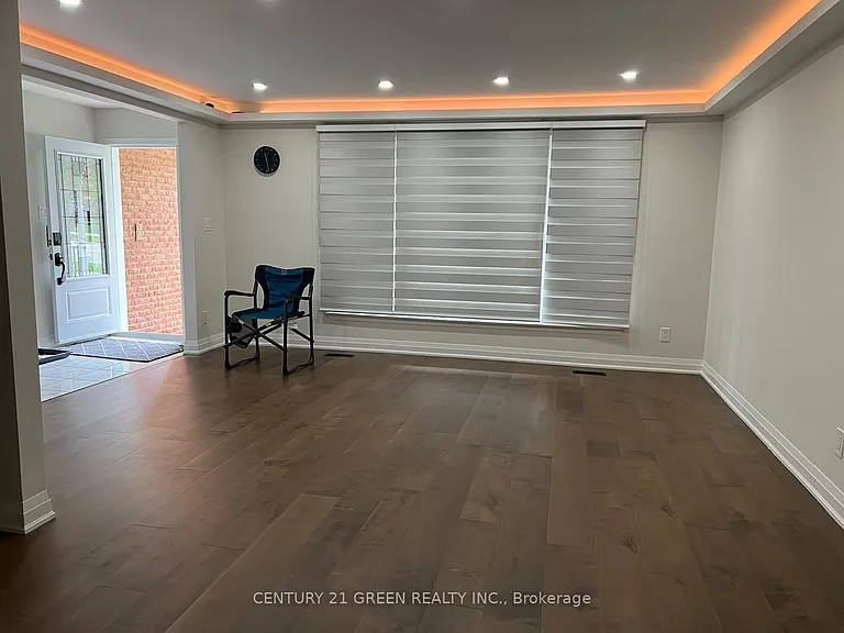 1257 Tredmore Dr #UPPER — Photo 3