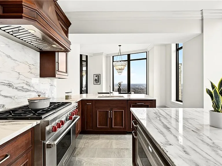 3376 Peachtree Rd NE #41A — Photo 25