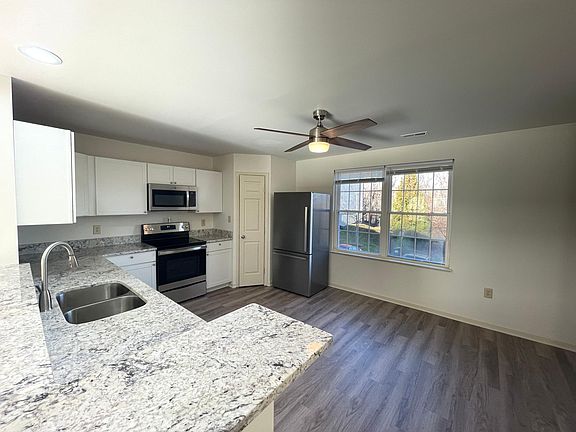 4th image of 92 Belladonna Ln