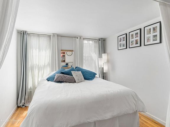 3rd image of 315 W 55th St APT 4F
