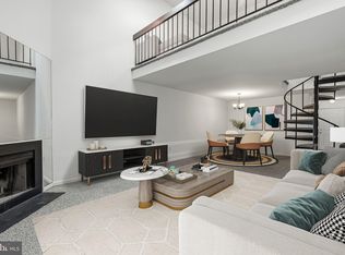 208 Valley Stream Ln, Chesterbrook, PA 19087