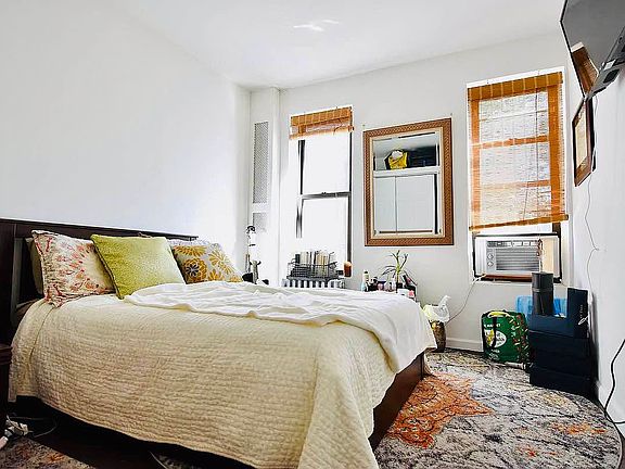 3rd image of 265 E 78th St APT 1G