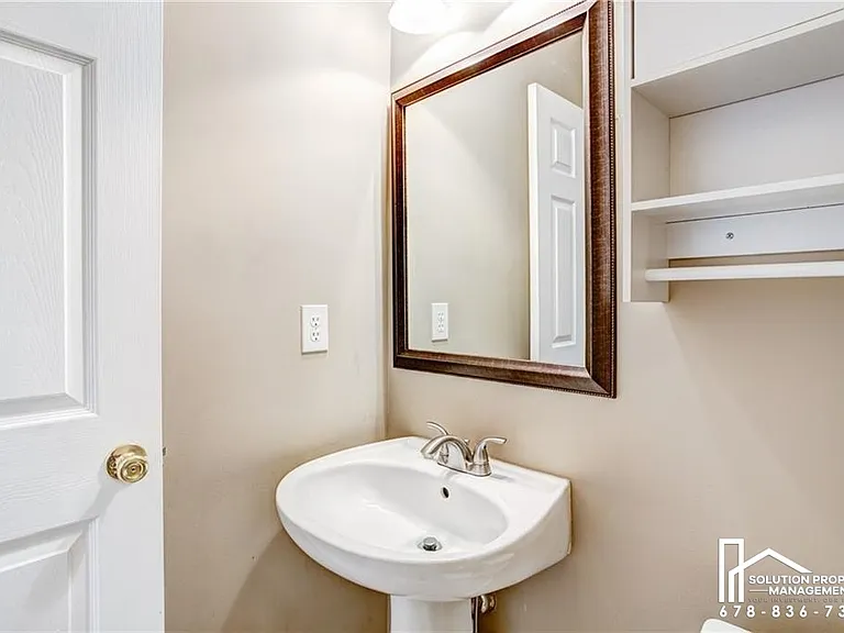 709 Bedford Ct — Photo 22