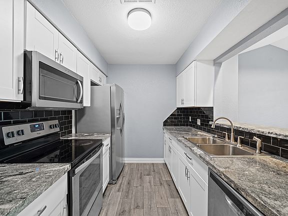3rd image of 8 Hideaway Dr #8