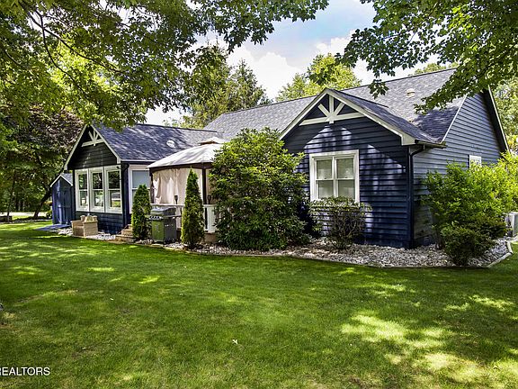 2nd image of 10 Dockside Dr