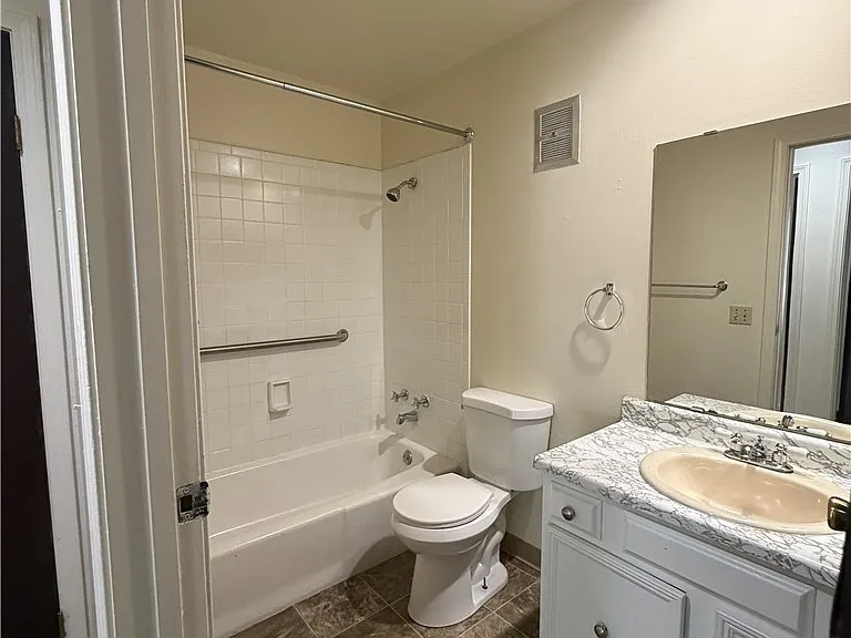 4547 Chestnut Ridge Rd #208B — Photo 6