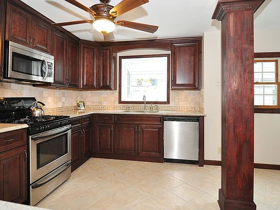 UPDATED, EAT-IN KITCHEN