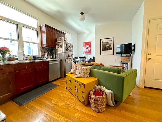 Rented by Capri Jet Realty Corp | media 3