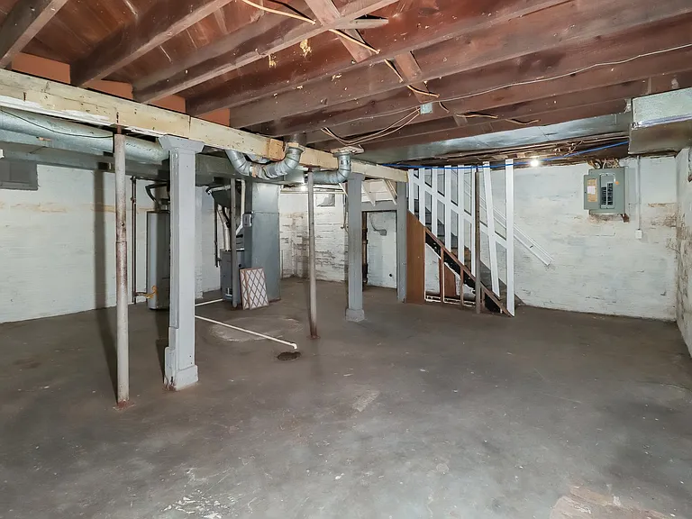 1268740_029_basement_13368000.jpg