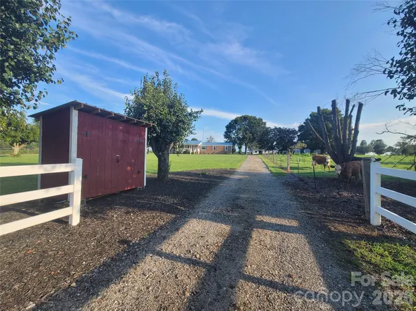 433 Mock Mill Rd, Statesville, NC 28677