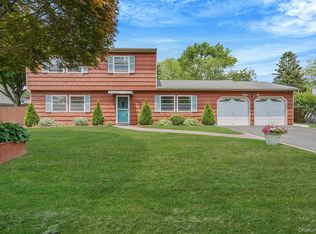 86 Rustic Ave, Medford, NY 11763