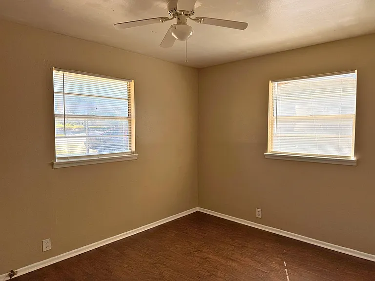 1502 Parkdale Dr — Photo 13