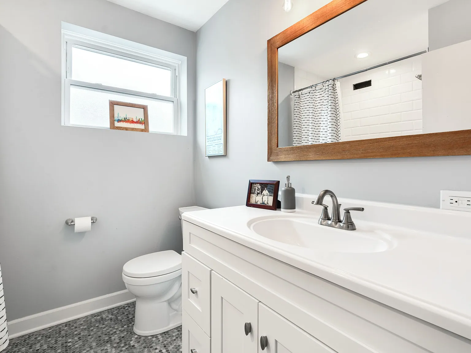 3 bed, 1.5 bath, 1400 sqft, $2,700 — Photo 3