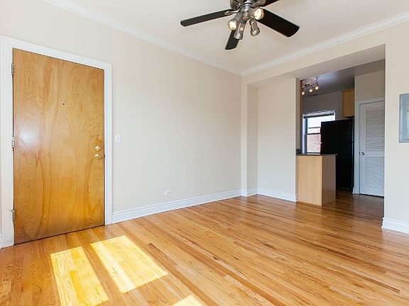 3rd image of 1214 W Waveland Ave #2