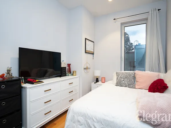 32-15 Broadway image 7 of 9