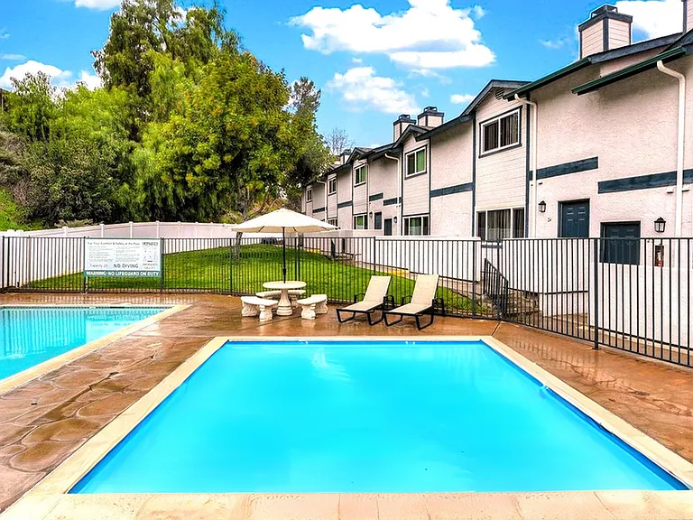 Canyon Springs Townhome Apartments — Photo 17