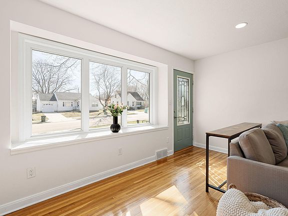 2nd image of 516 Truman Ave