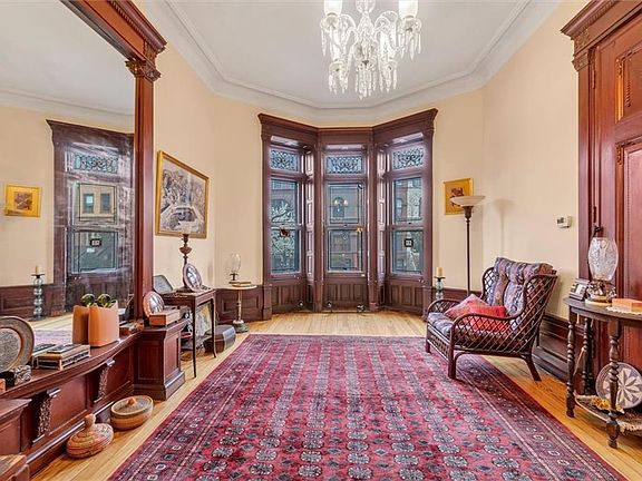 4th image of 264 Decatur St