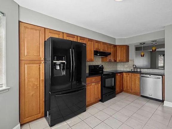 3rd image of 175 Tall Oaks Dr Unit D