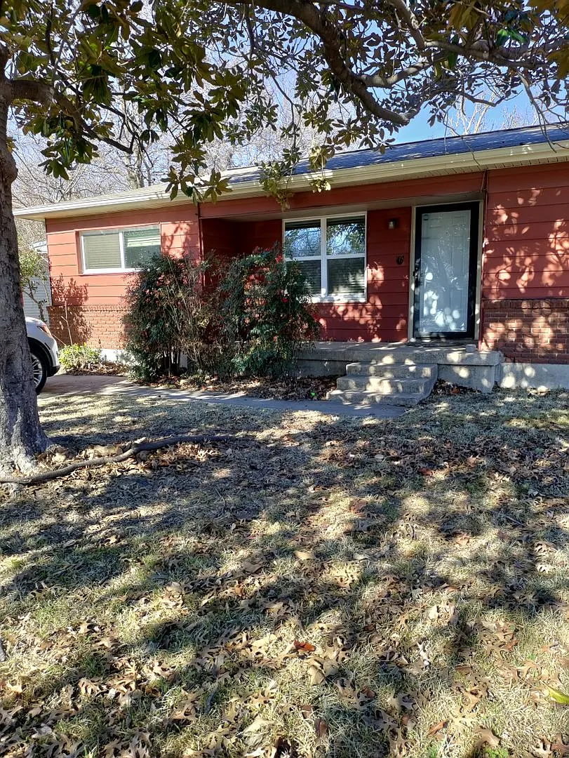 4 Br Home — Photo 1