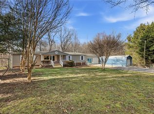 572 Fieldtop Dr, Winston Salem, NC 27107